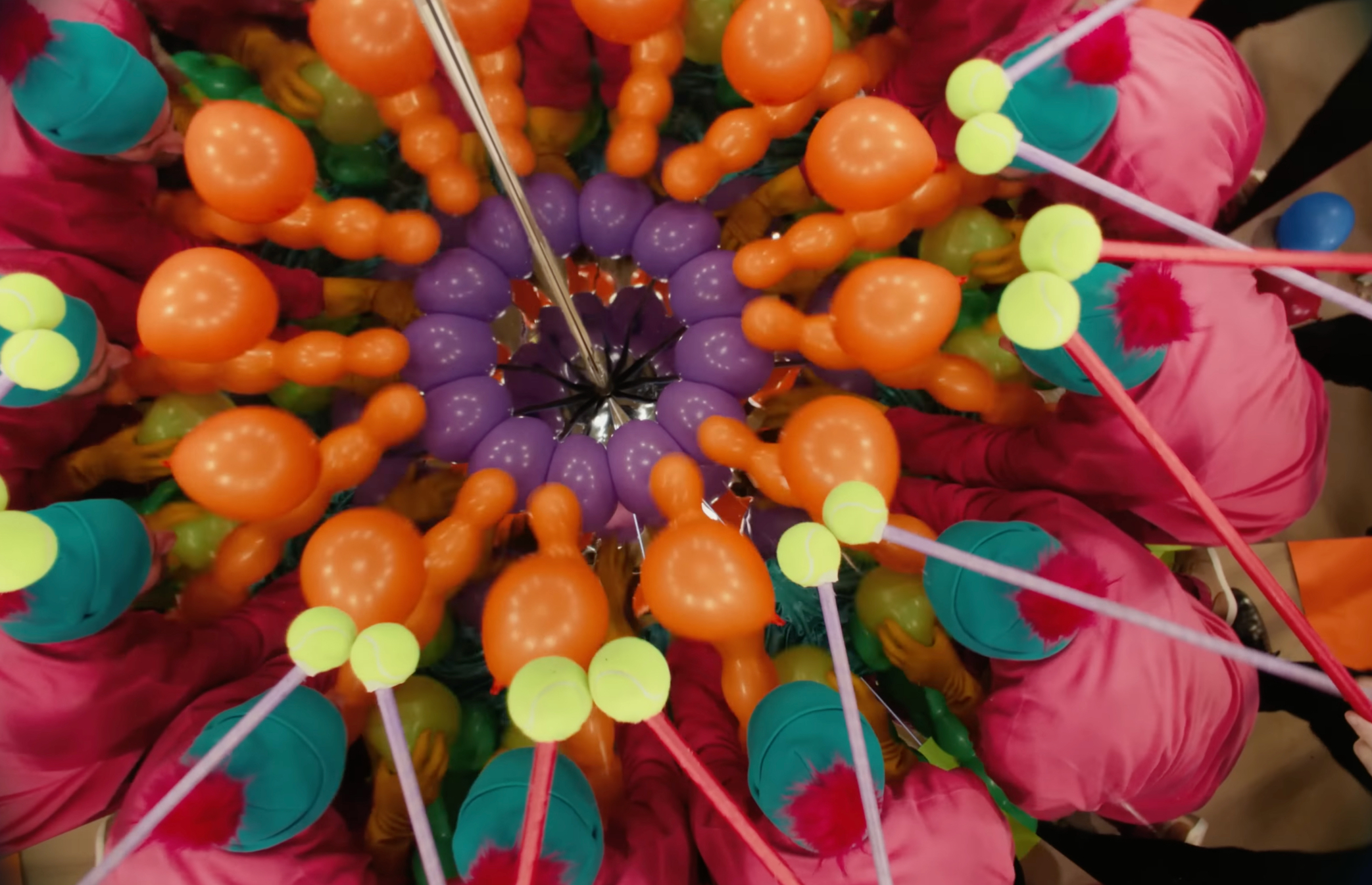 创意万花筒 - OK GO 乐队单曲《love》MV |365天的好设计NO.74