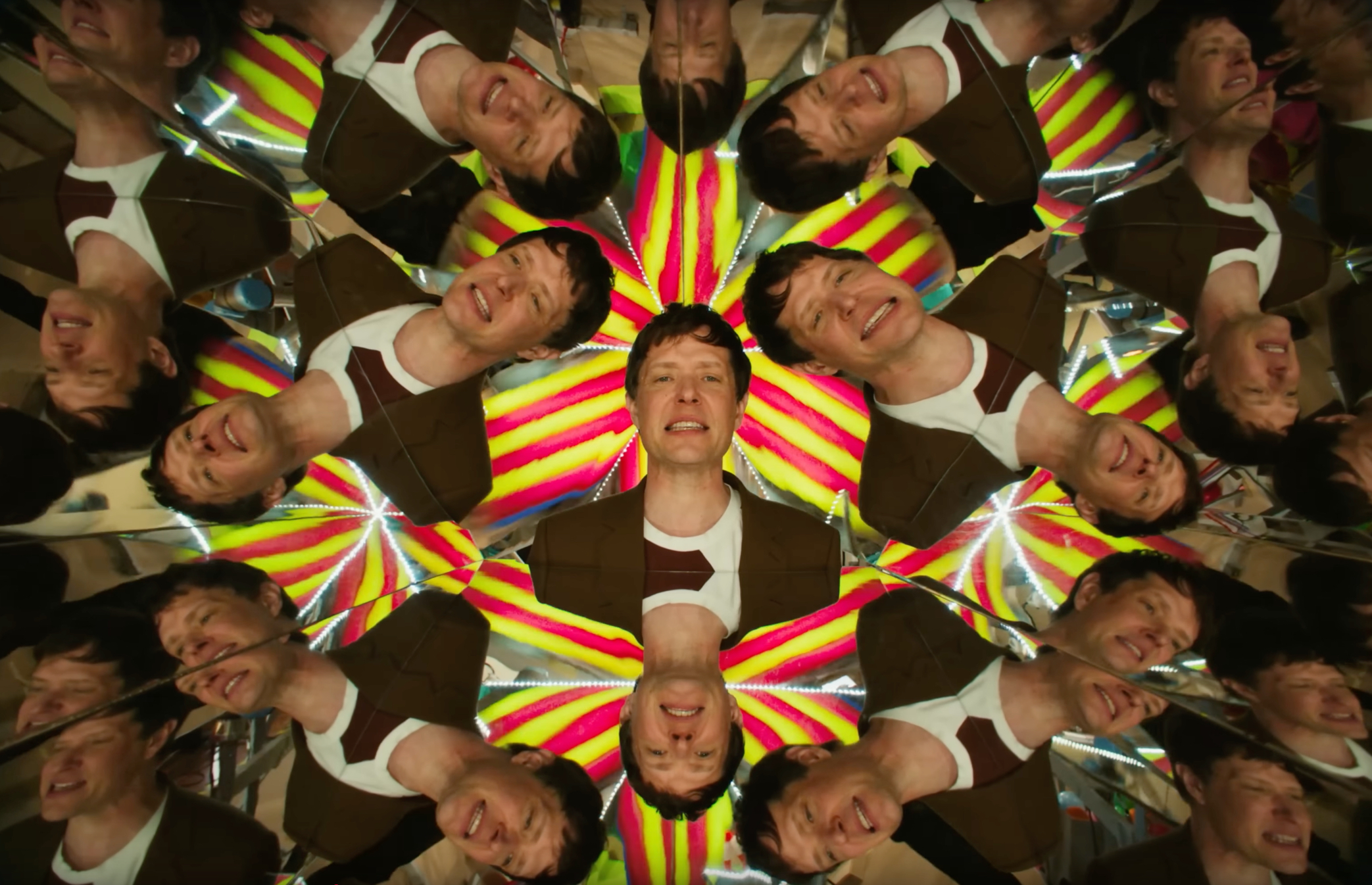 创意万花筒 - OK GO 乐队单曲《love》MV |365天的好设计NO.74