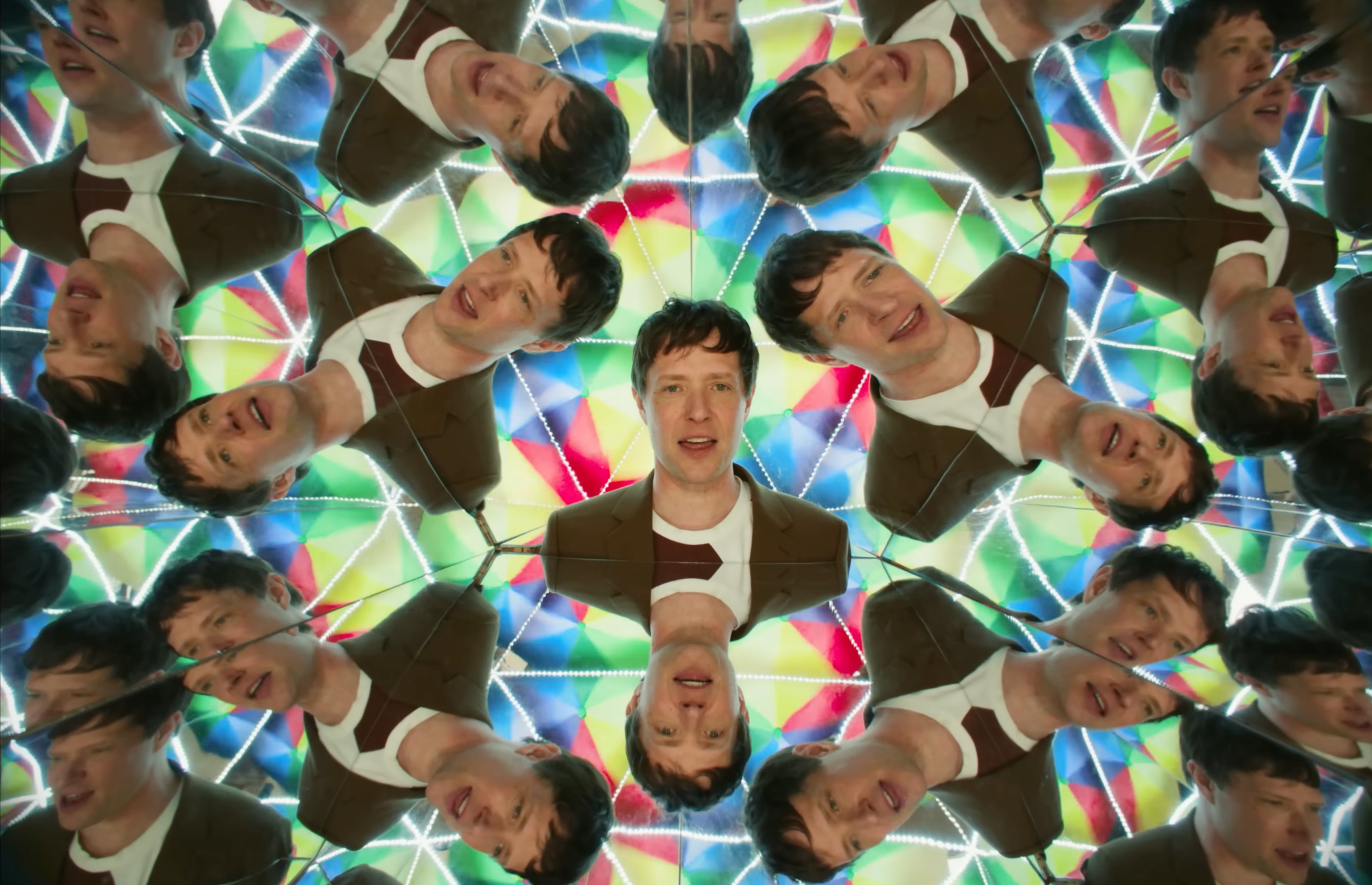 创意万花筒 - OK GO 乐队单曲《love》MV |365天的好设计NO.74