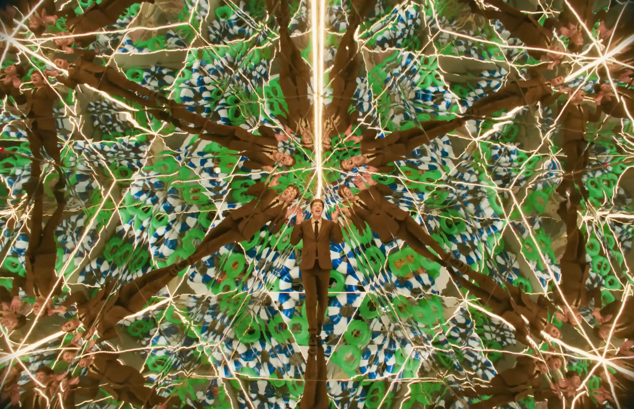 创意万花筒 - OK GO 乐队单曲《love》MV |365天的好设计NO.74