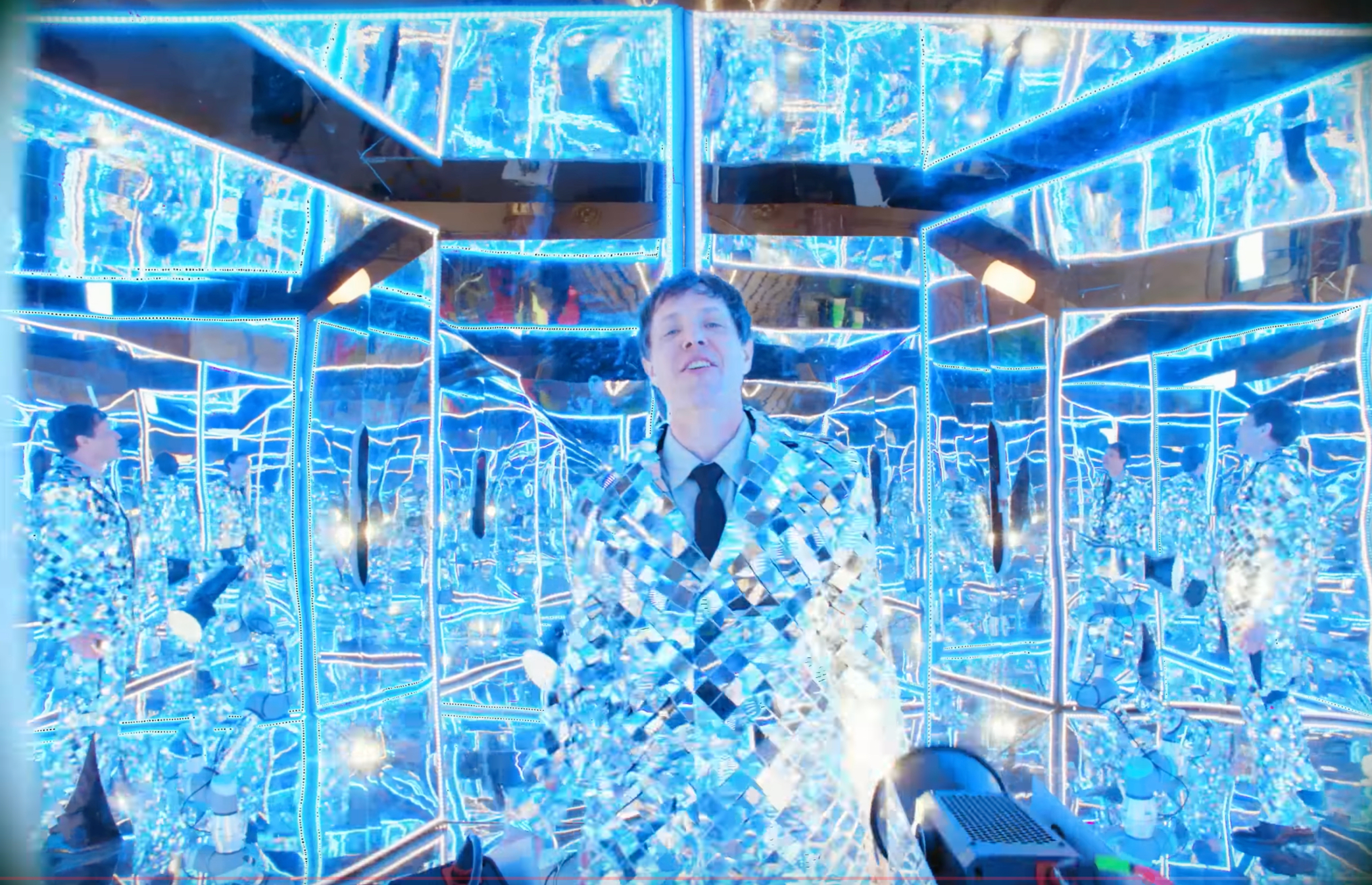 创意万花筒 - OK GO 乐队单曲《love》MV |365天的好设计NO.74