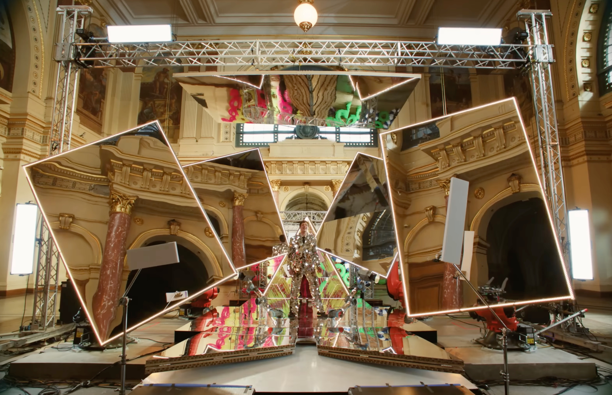 创意万花筒 - OK GO 乐队单曲《love》MV |365天的好设计NO.74