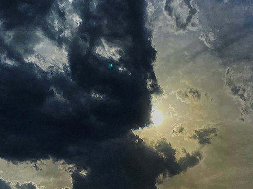 刘勇良手机纪实摄影：神奇的云朵