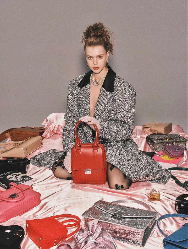 新贵感女外模长啥样可甜可酷女模包包拍摄名媛风女模