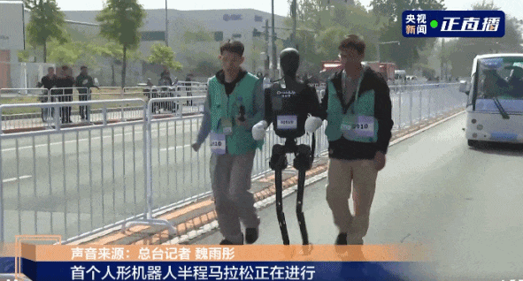 机器人马拉松“名场面”刷屏，奖牌设计亮了/2025中央美院毕业季主题和主KV揭晓（图ZMTUwNzE0NTI=） - 资讯 - 站酷设计师站酷资讯原创素材 - 站酷ZCOOL