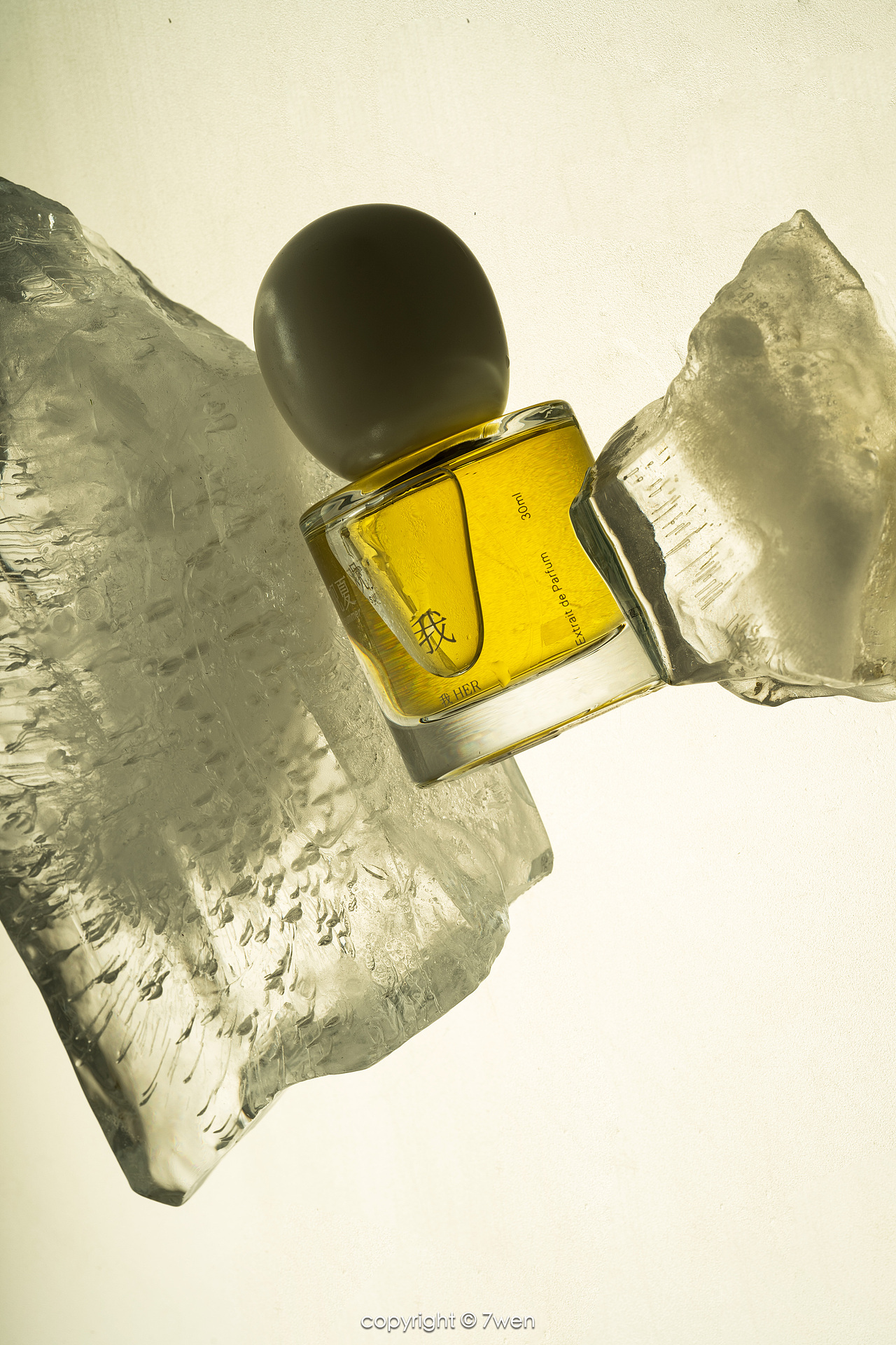 拍摄案例｜观夏「我」香水（图ZMzg5NTkyNzUy） - 产品摄影 - 站酷设计师7wenxu原创素材 - 站酷ZCOOL