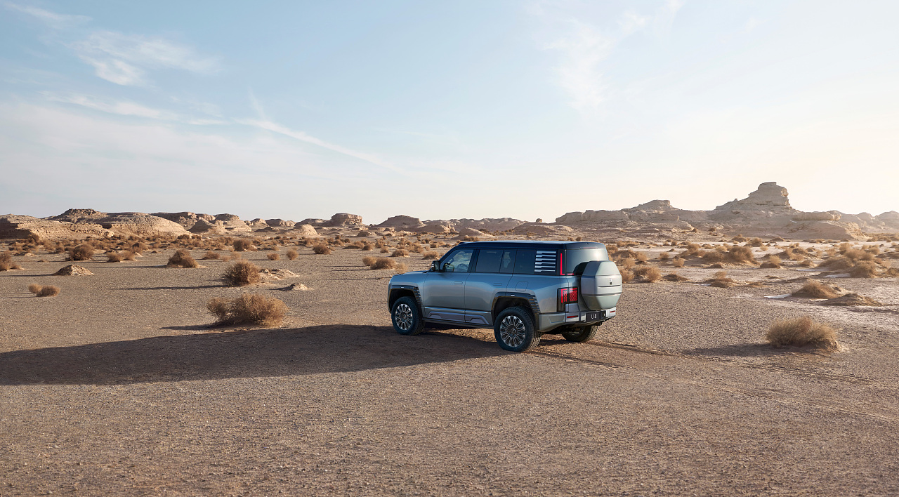 仰望高端品牌车型摄影