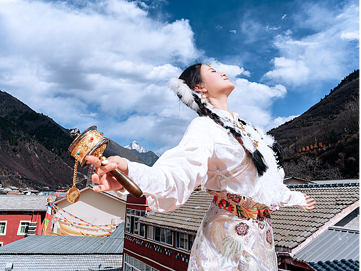 转山转水转佛塔