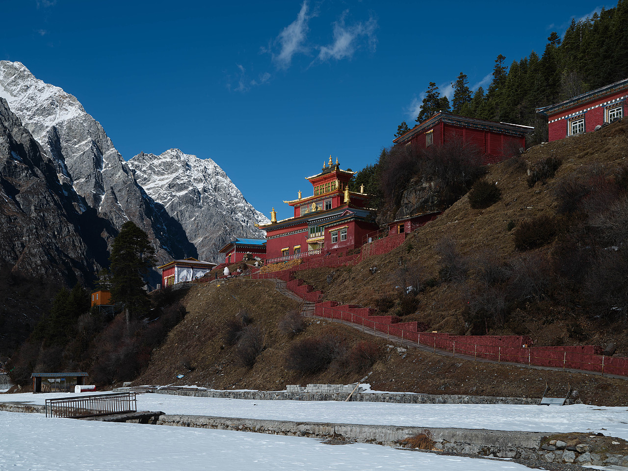 📷冬季限定！冰川脚下的信仰圣地（图ZMzg5ODIzMTQ4） - 风光摄影 - 站酷设计师雅峻原创素材 - 站酷ZCOOL