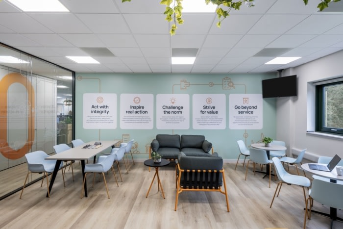 新的办公室设计现代而轻盈 亲生物元素有助于打破空间并软化硬边（图ZMTUwNzg1NTY=） - 资讯 - 站酷设计师凯悦办公装修原创素材 - 站酷ZCOOL