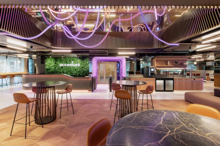 活力和流动性贯穿整个建筑 创新、发明和工业定义了室内设计的身份