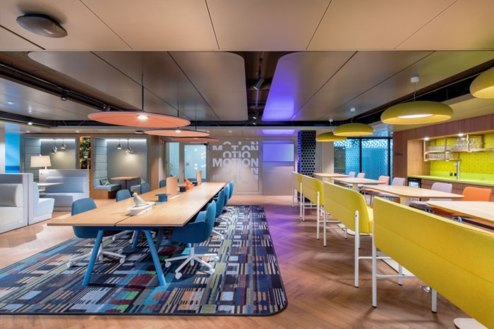 活力和流动性贯穿整个建筑 创新、发明和工业定义了室内设计的身份