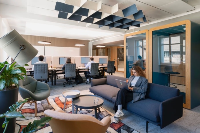 活力和流动性贯穿整个建筑 创新、发明和工业定义了室内设计的身份