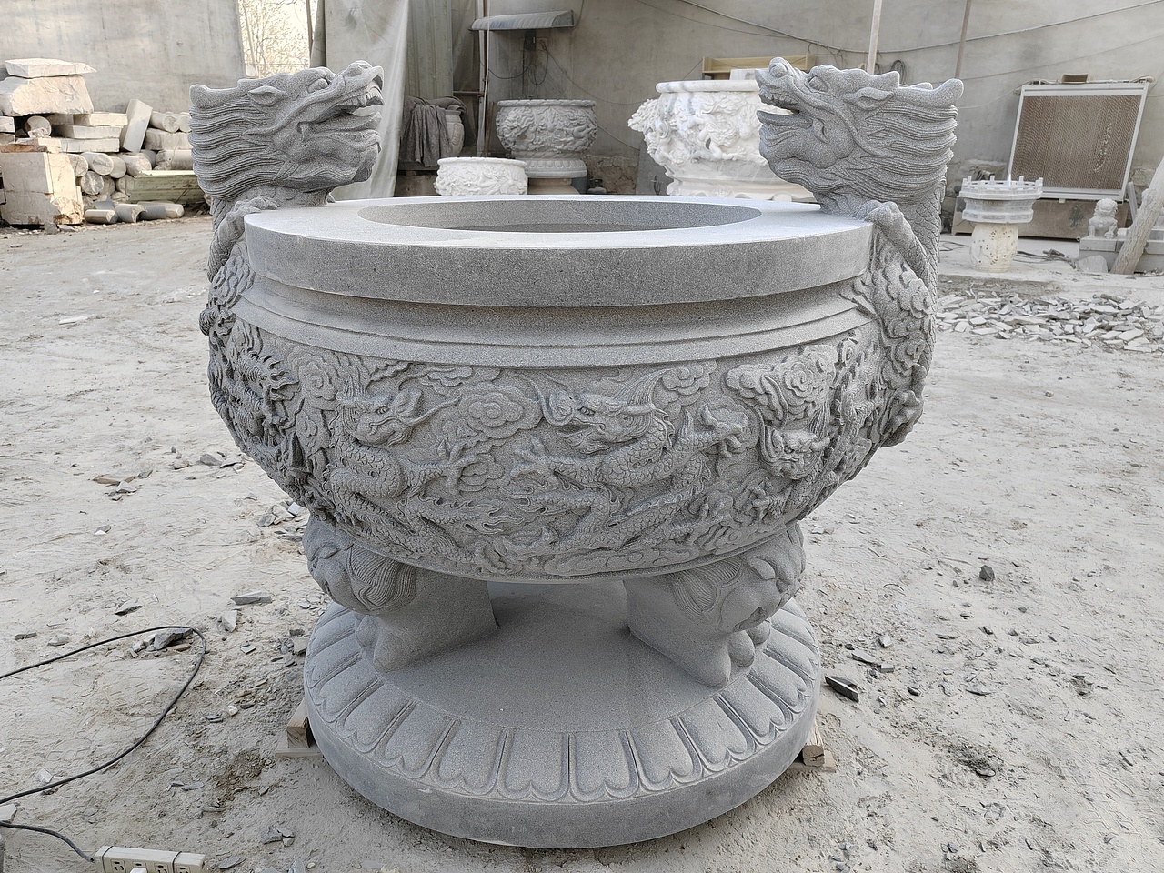 石雕龙鼎与青铜司母戊鼎欣赏