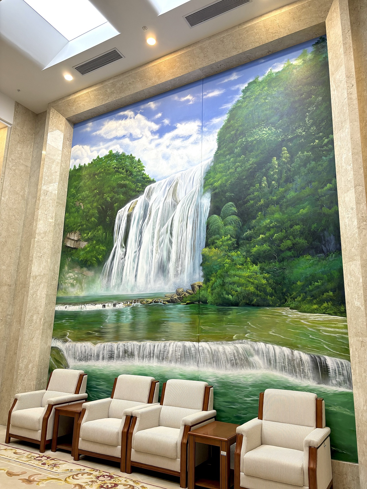 安顺黄果树，在安顺就该画瀑布，爆改会议厅背景墙绘