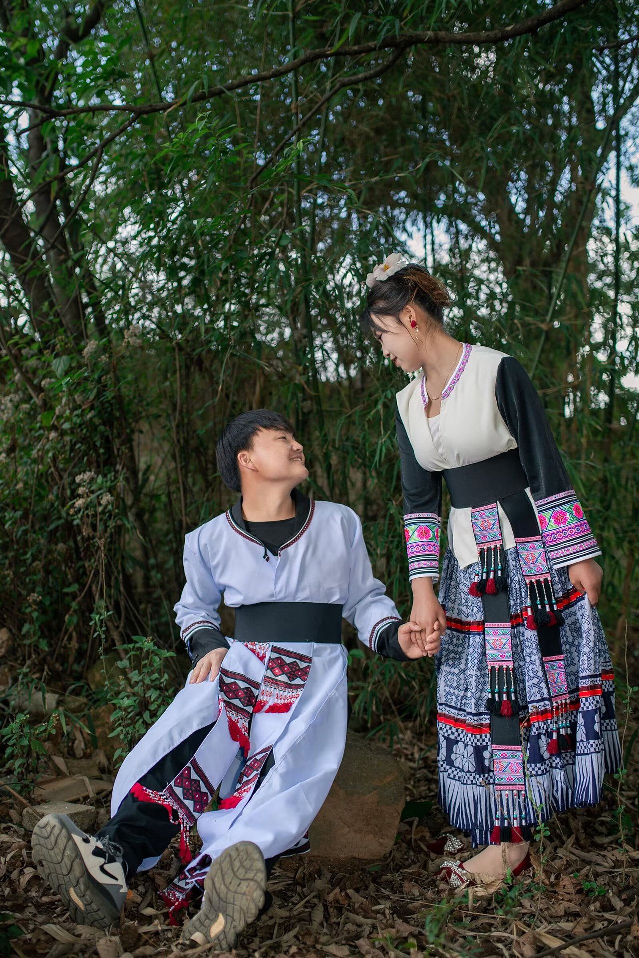 云南少数民族情侣