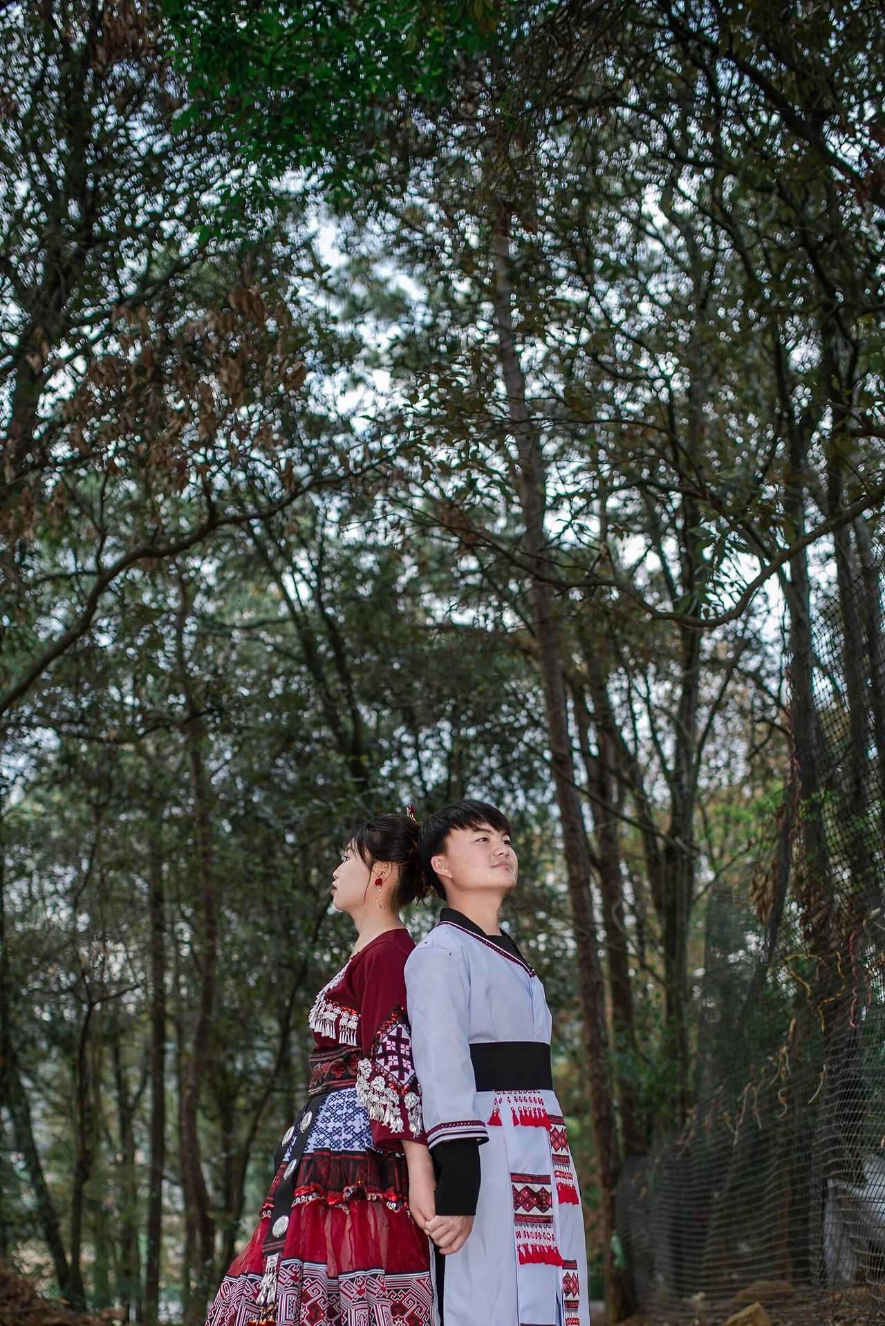 云南少数民族情侣