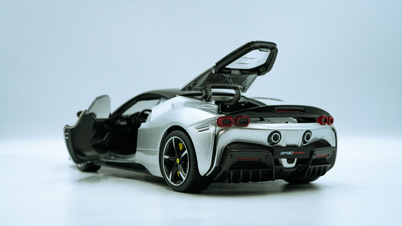 Ferrari SF90 Stradale 1:18 Bburago