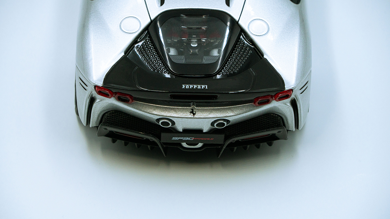 Ferrari SF90 Stradale 1:18 Bburago