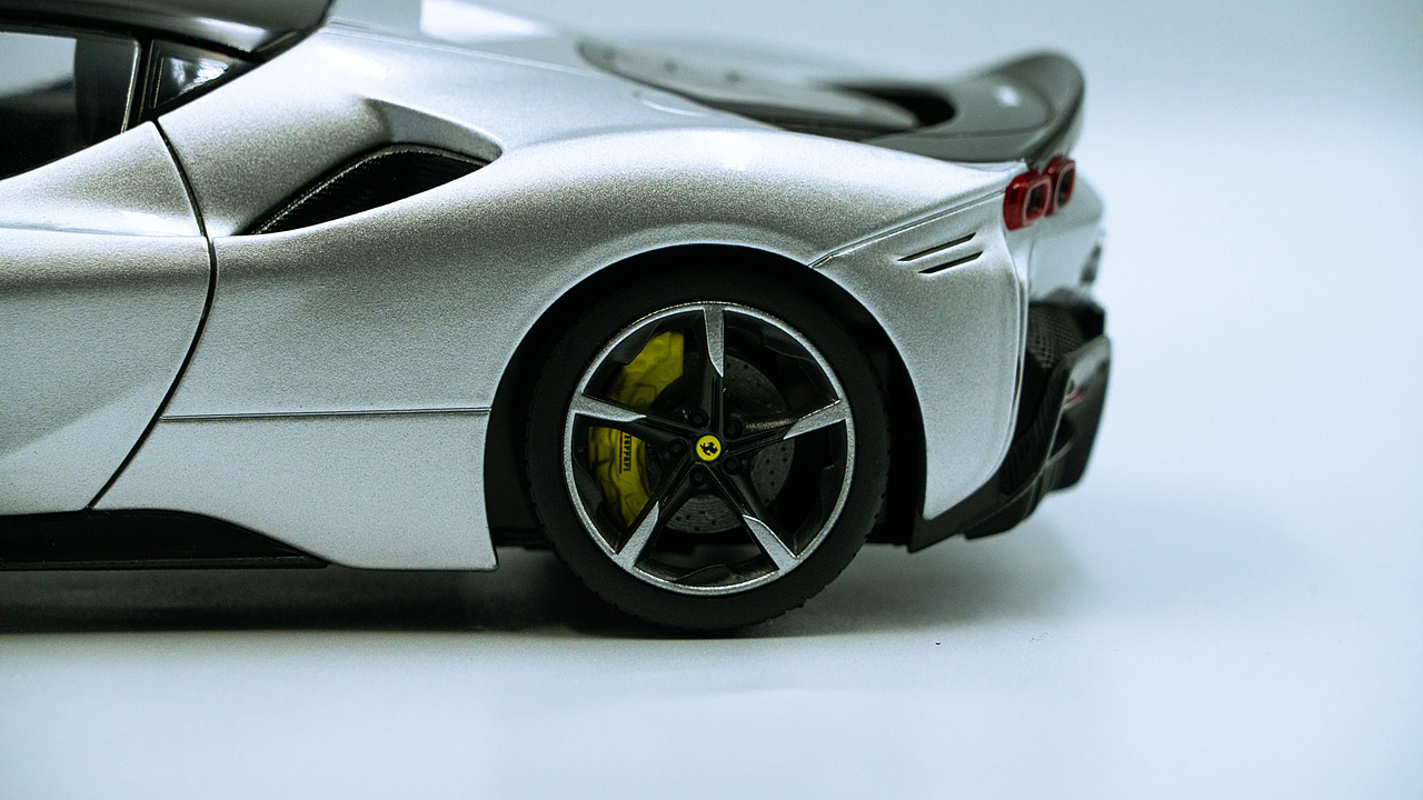 Ferrari SF90 Stradale 1:18 Bburago