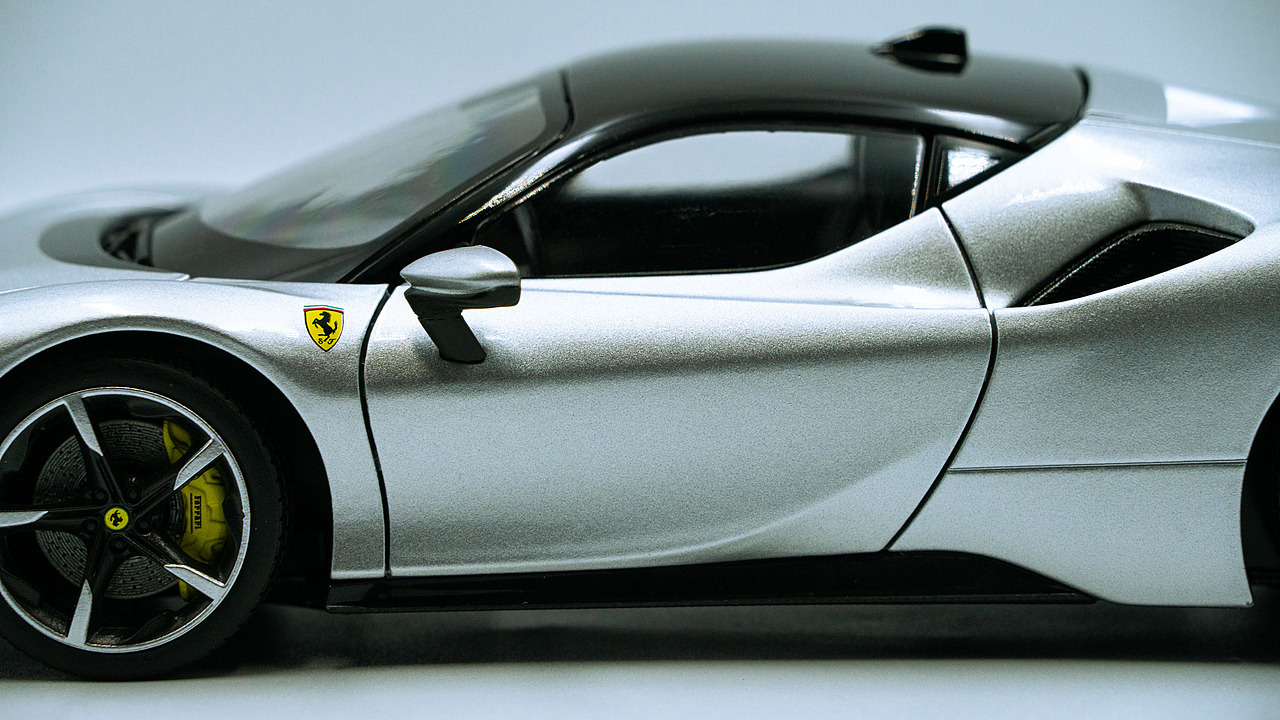 Ferrari SF90 Stradale 1:18 Bburago