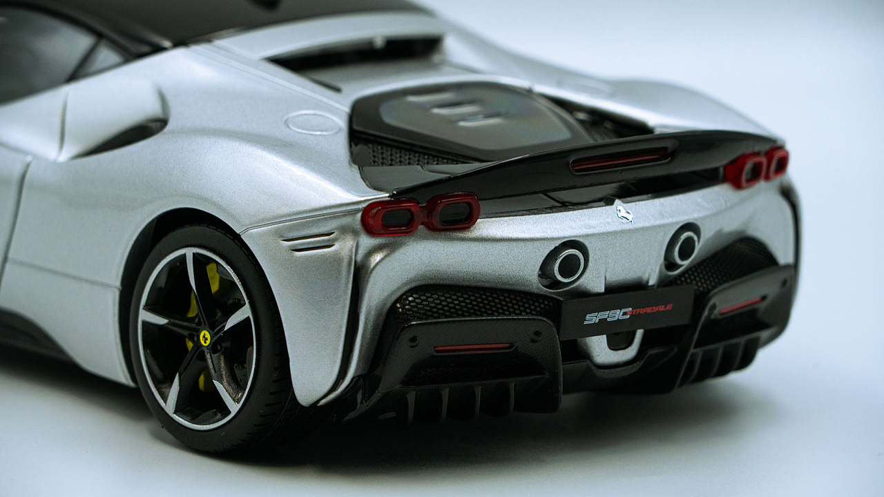 Ferrari SF90 Stradale 1:18 Bburago