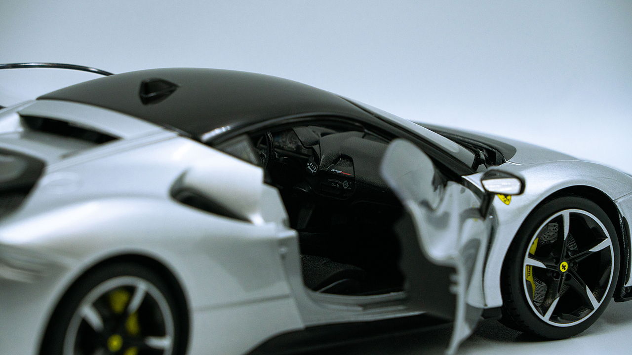 Ferrari SF90 Stradale 1:18 Bburago