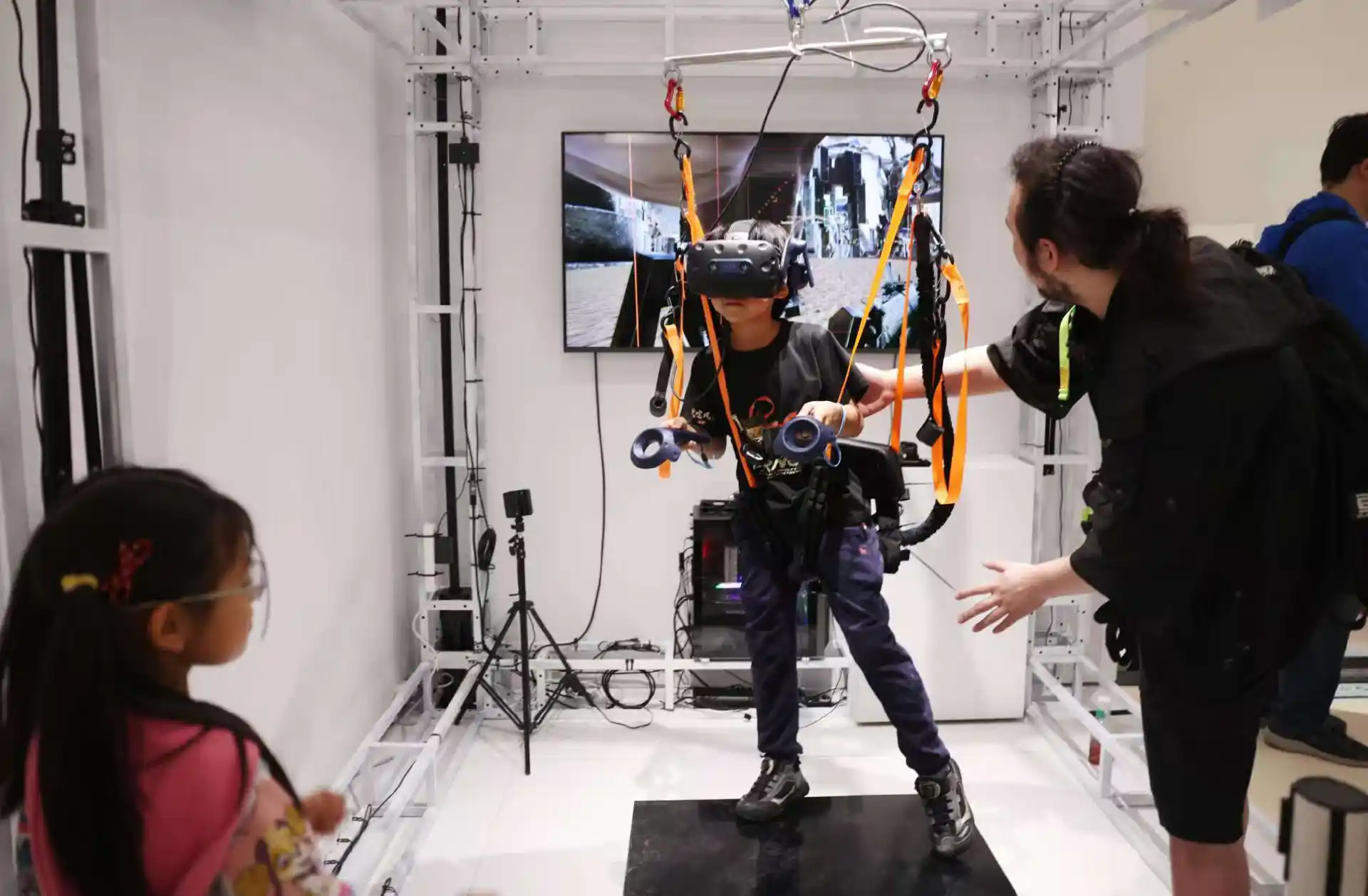 《中国奇谭》动画电影定档/特斯拉Semi卡车新logo亮相/中央美院研究生毕业作品展开展