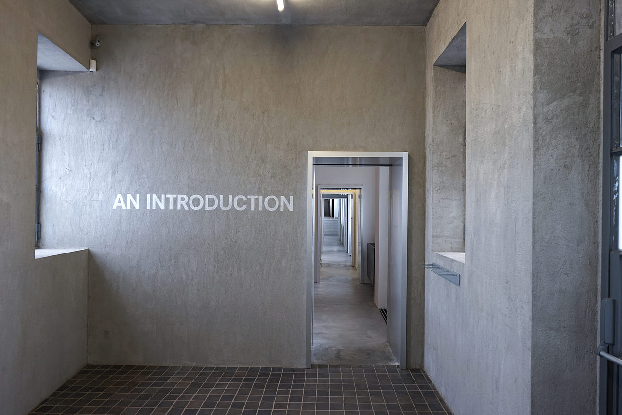 导视设计天花板?当标识牌完美融入建筑肌理