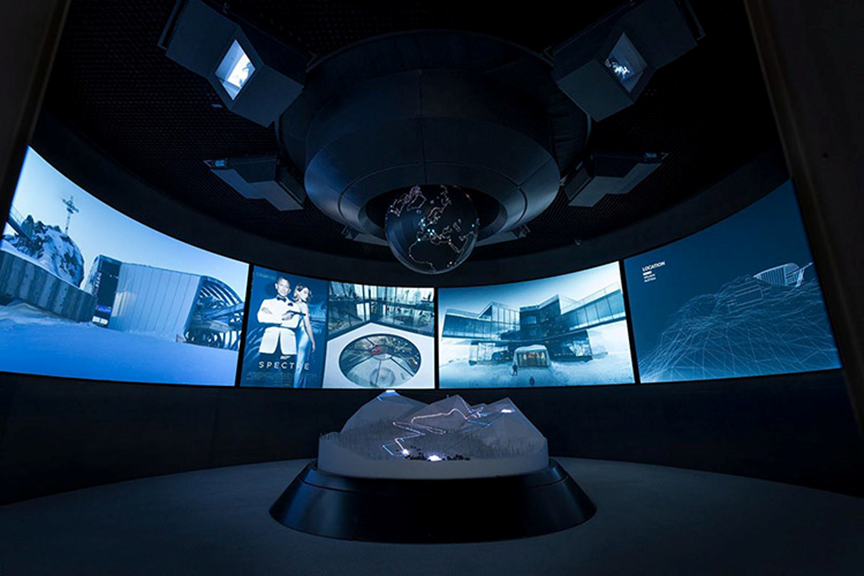 在展厅多媒体改造中，如何确保互动体验与内容质量同步提升？