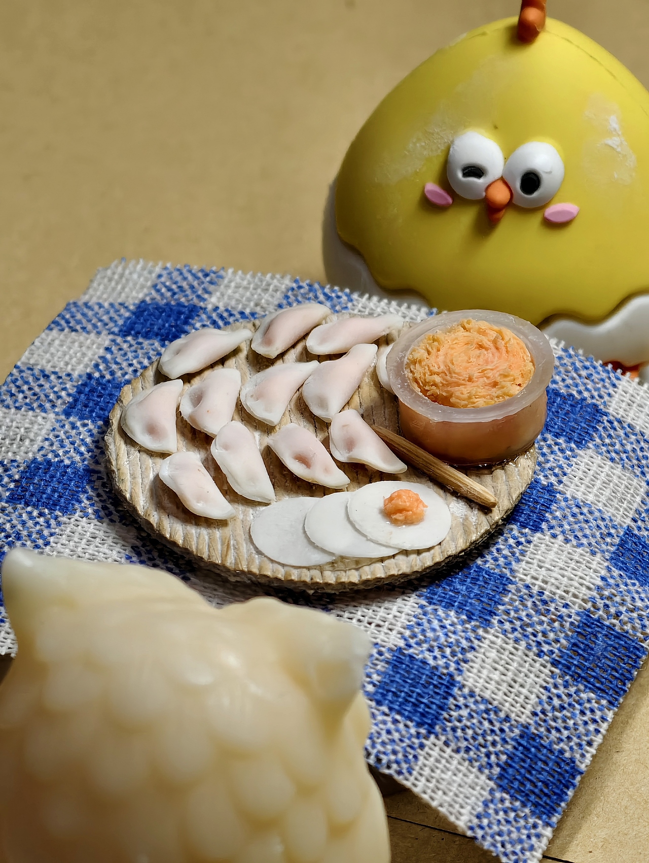 有手就会！纸藤和粘土DIY微缩饺子帘冰箱贴（图ZMzkwMDYyMTM2） - 手办/模玩 - 站酷设计师糖锅Kui粘土食堂原创素材 - 站酷ZCOOL