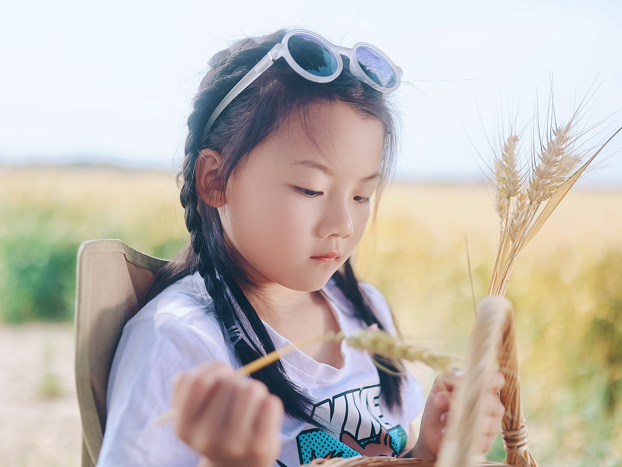 儿童摄影 | 麦田里的小女孩,是人间天使（图ZMzkwMDY3MzU2） - 人像摄影 - 站酷设计师摄影师_罗少原创素材 - 站酷ZCOOL
