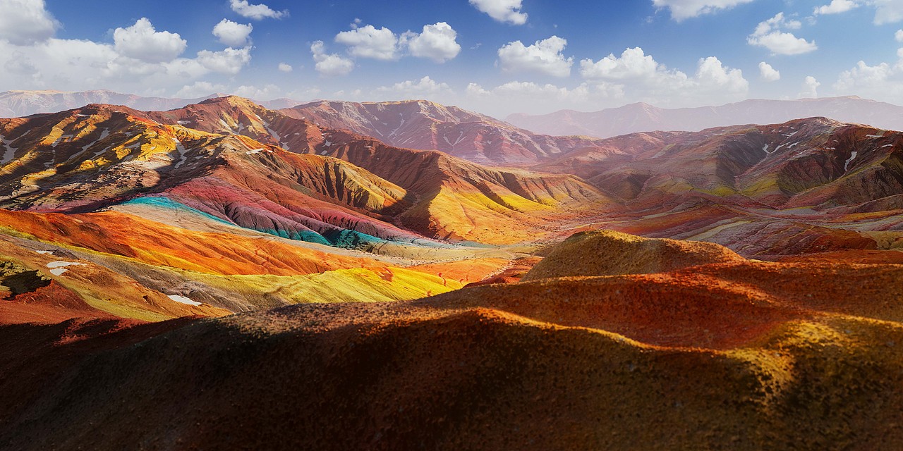 Research on Danxia landformHis colors are very rich, which is very precious.