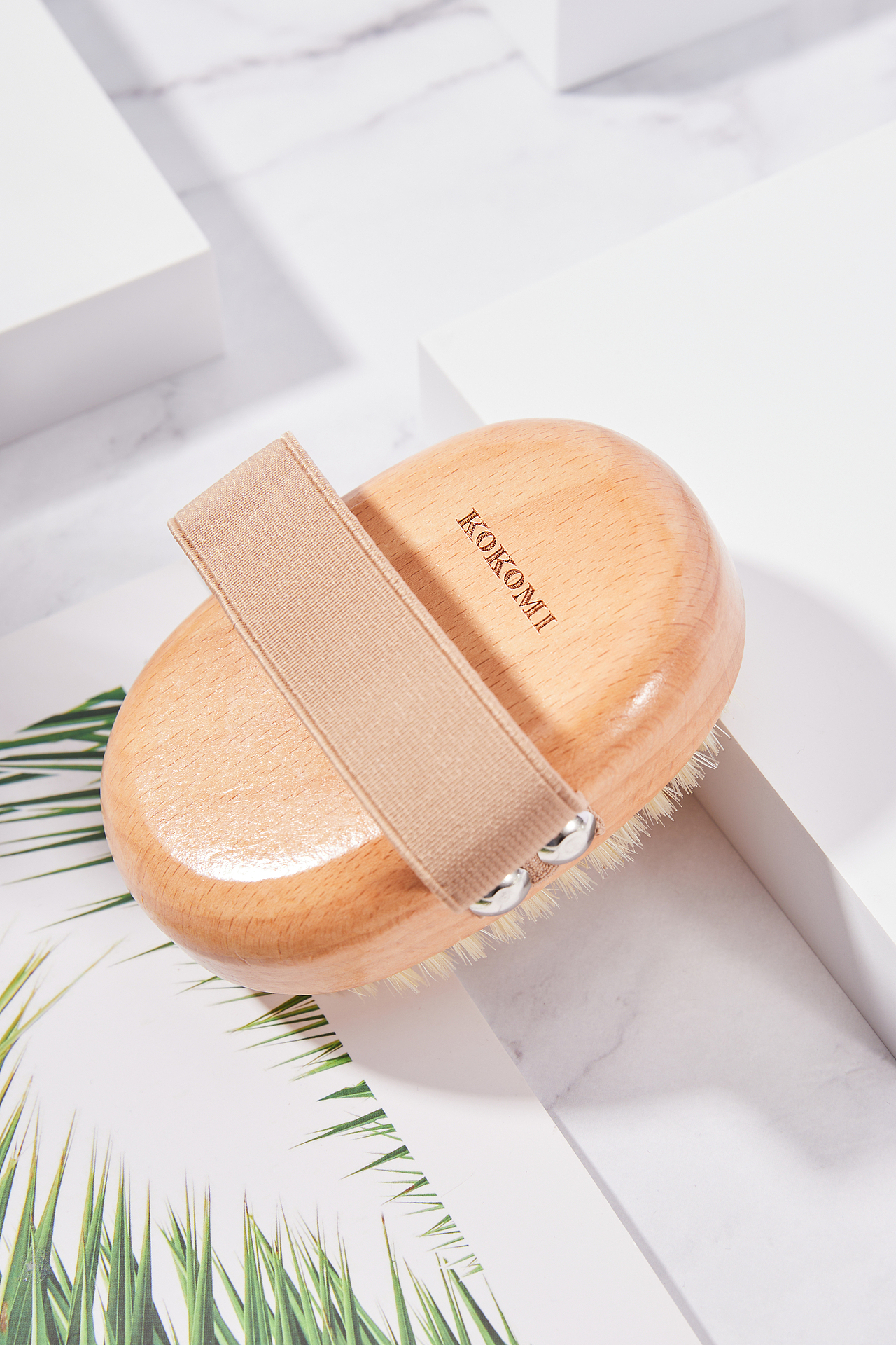 产品摄影-KOKOMI沐浴油,鬃毛刷