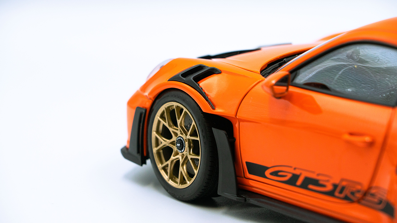 Porsche 911 992.2 GT3 RS 橙色 1:18 NOREV