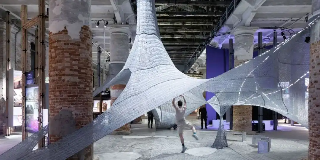 亚马逊更新LOGO/威尼斯建筑双年展正式开幕 /AirPods和Apple Watch或将配备摄像头（图ZMTUwODczMDA=） - 资讯 - 站酷设计师站酷资讯原创素材 - 站酷ZCOOL