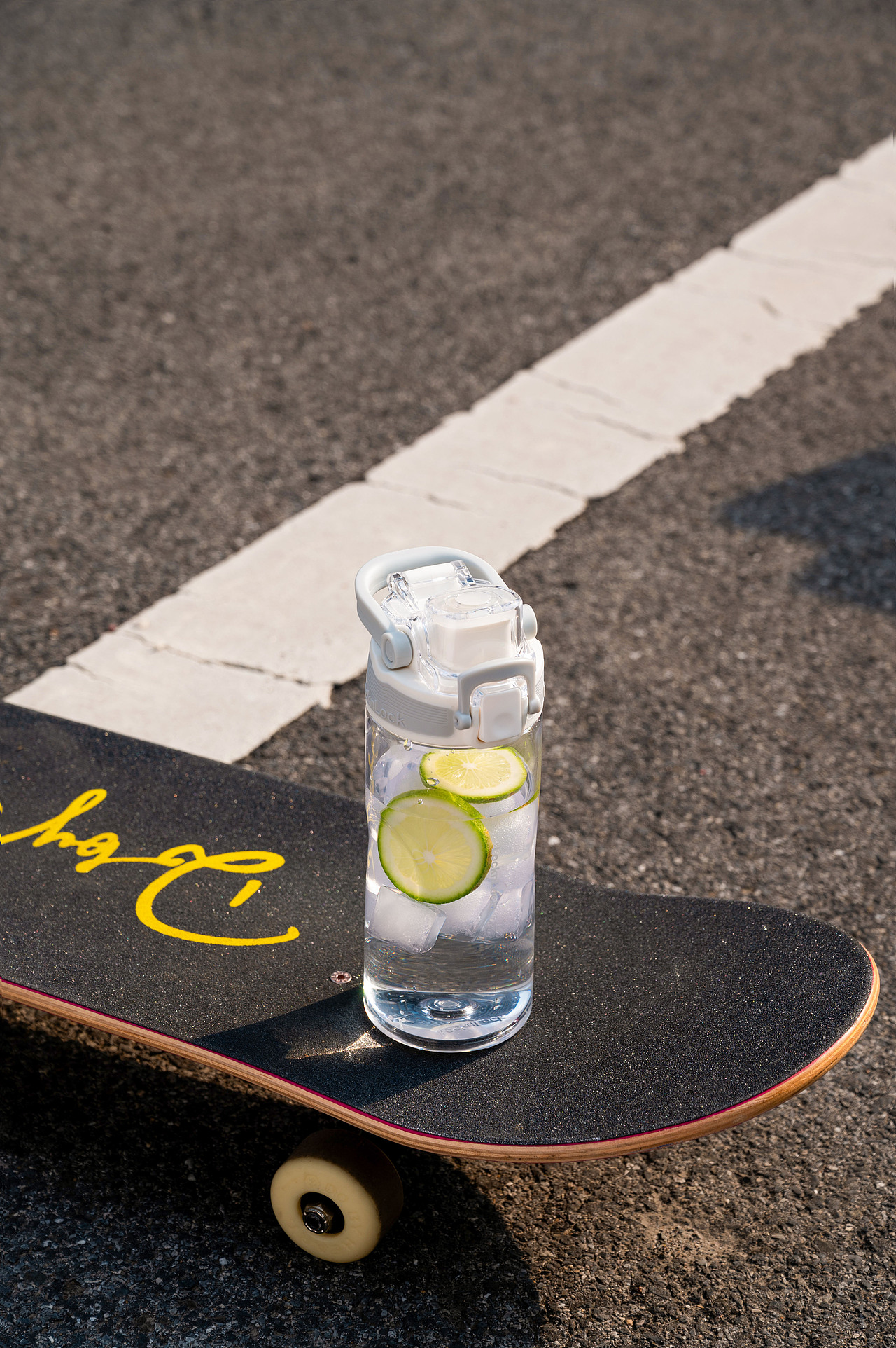 一些运动水杯（图ZMzkwNDU3ODg4） - 产品摄影 - 站酷设计师邓洛尘原创素材 - 站酷ZCOOL