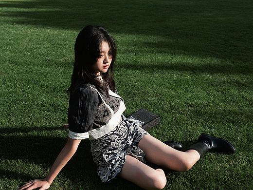 不对称提花上衣