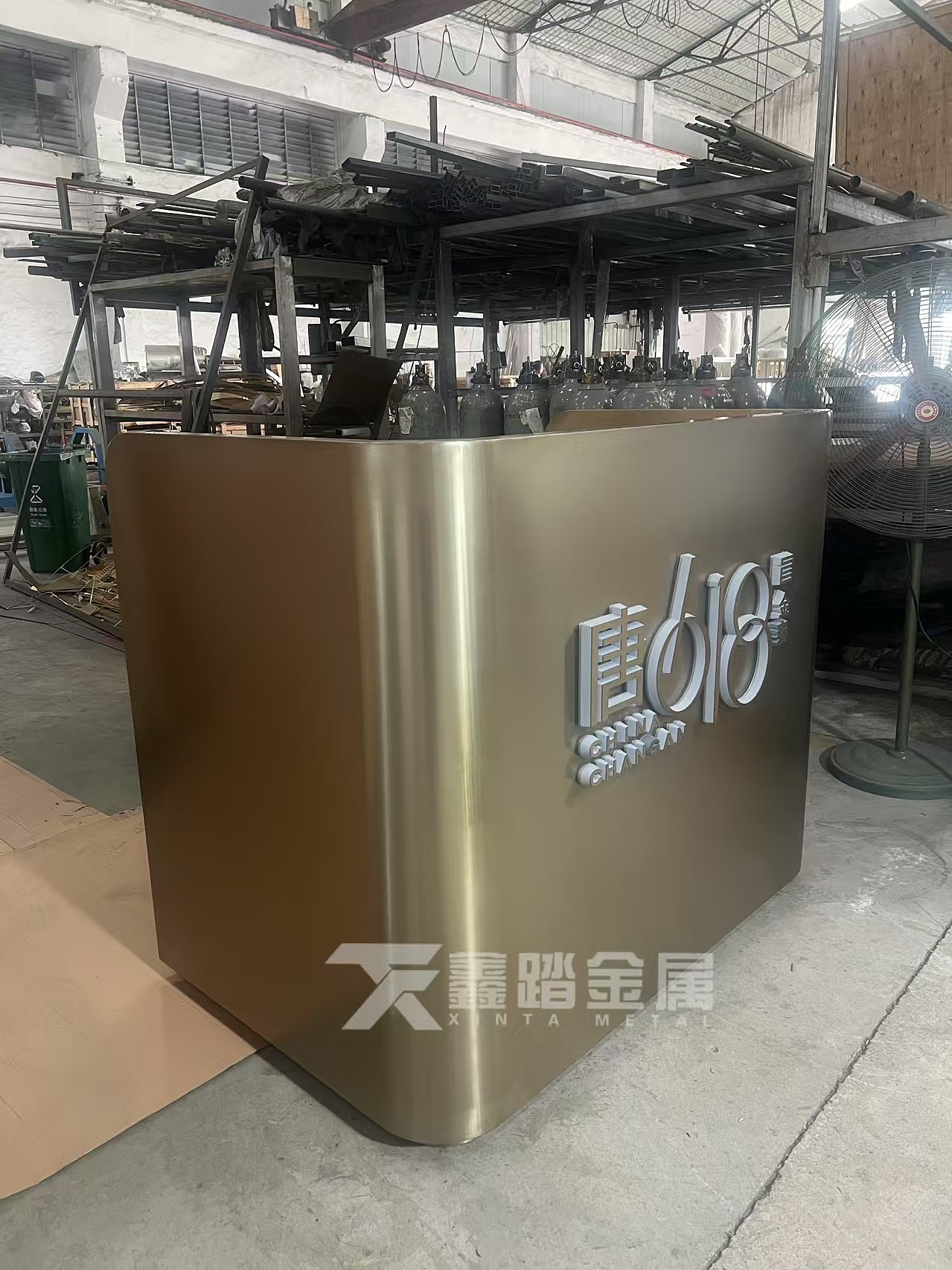 酒店大门不锈钢点餐台，拉丝钛金不锈钢服务台（图ZMzkwNTg4NDgw） - 其他工业/产品 - 站酷设计师恒鑫踏不锈钢制品原创素材 - 站酷ZCOOL