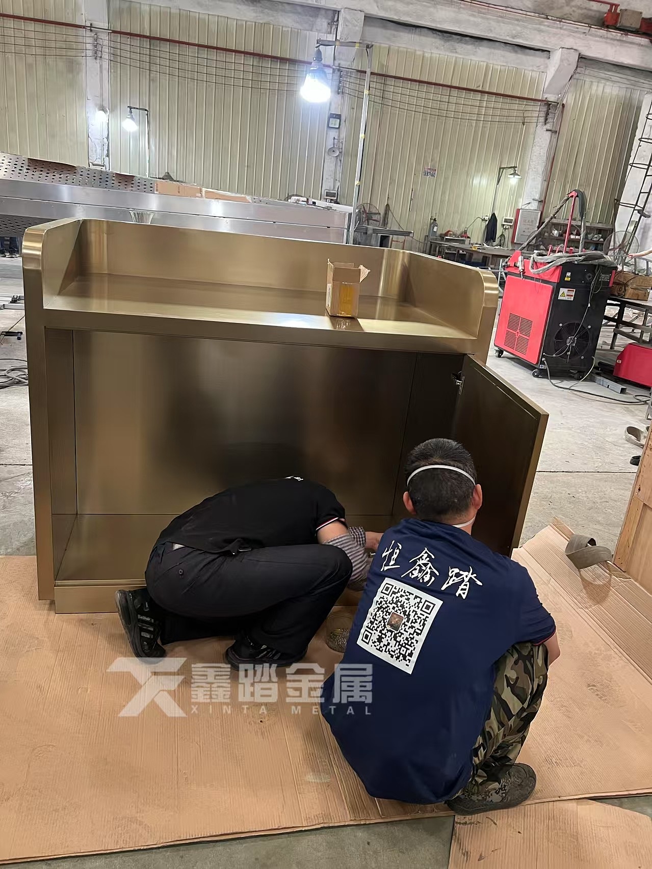 酒店大门不锈钢点餐台，拉丝钛金不锈钢服务台（图ZMzkwNTg4NDc2） - 其他工业/产品 - 站酷设计师恒鑫踏不锈钢制品原创素材 - 站酷ZCOOL