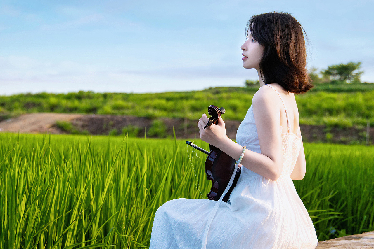 深圳光明小镇欢乐田园少女稻田写真