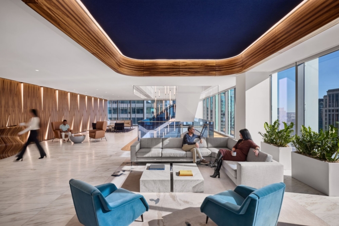 木质造型的有机曲线与简洁的线条和明快的设计元素形成鲜明对比