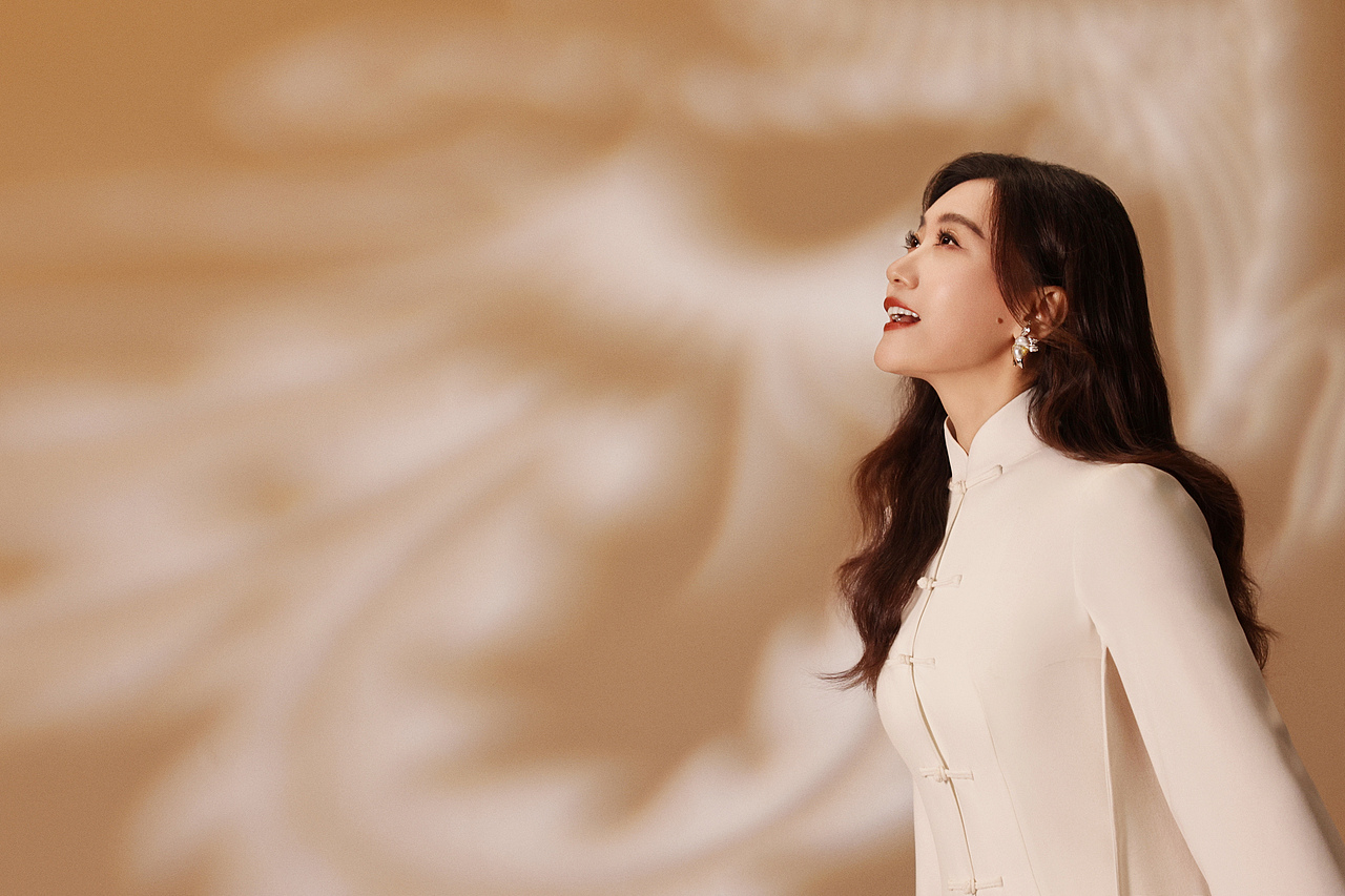 歌手｜谭晶《和平精英》MV侧拍