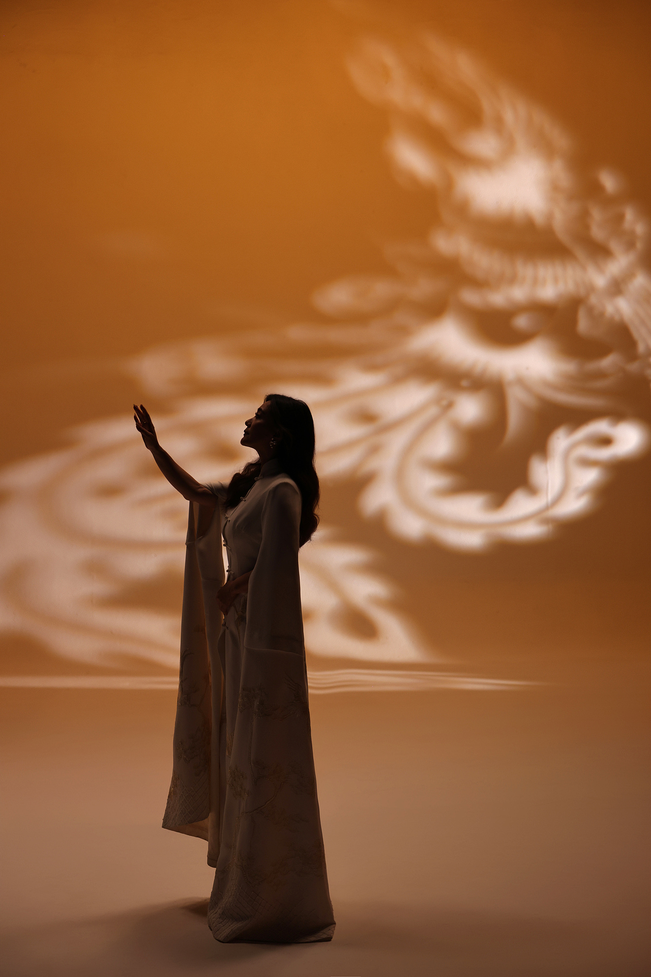 歌手｜谭晶《和平精英》MV侧拍