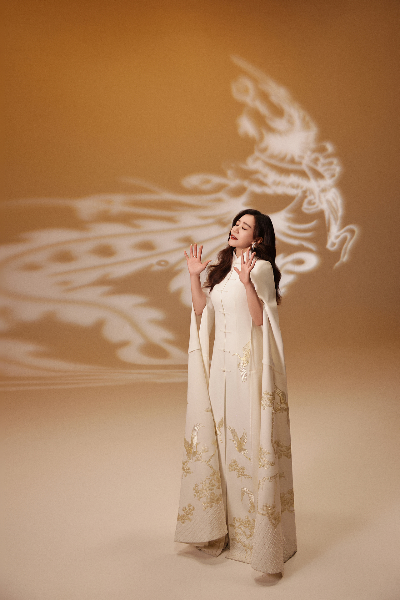 歌手｜谭晶《和平精英》MV侧拍