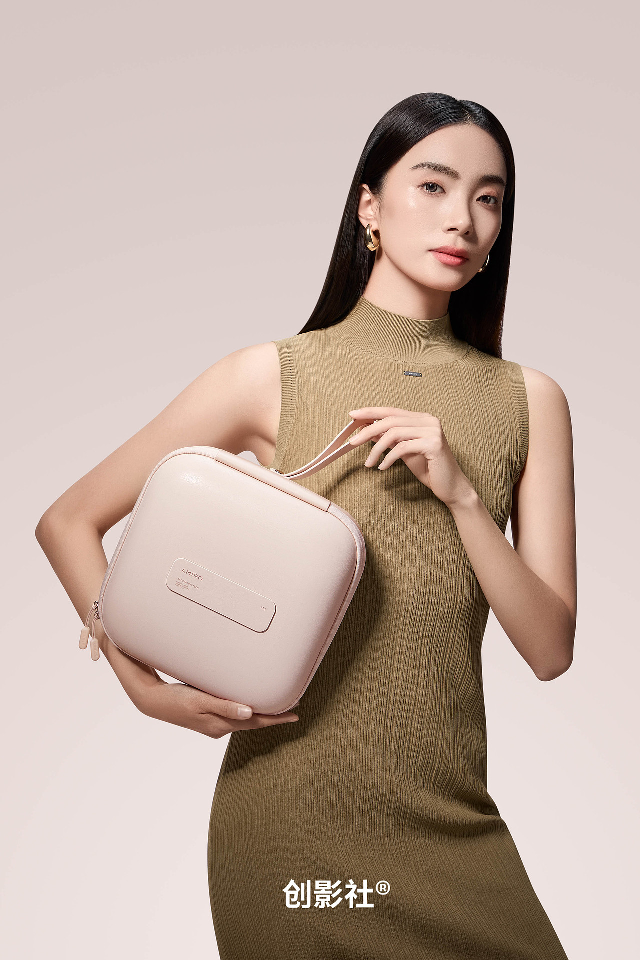 AMIRO 觅光包包化妆镜摄影 | 创影社视觉（图ZMzkwODA0MzI0） - 人像摄影 - 站酷设计师创影社视觉原创素材 - 站酷ZCOOL