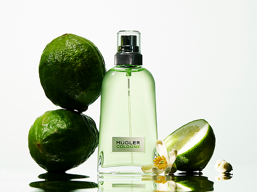 拍了拍MUGLER穆格勒