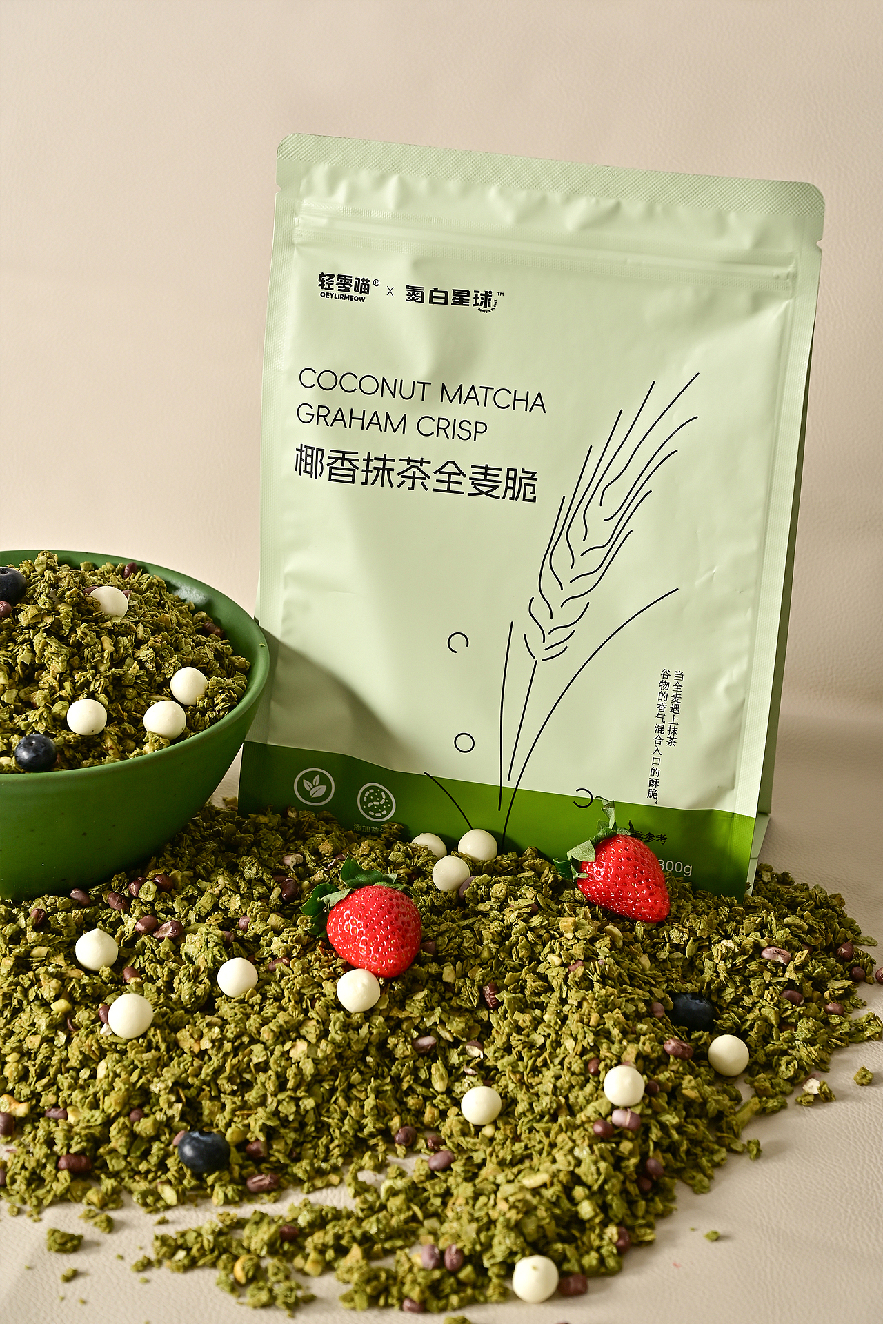椰香抹茶全麦脆:极简清新风健康零食包装设计