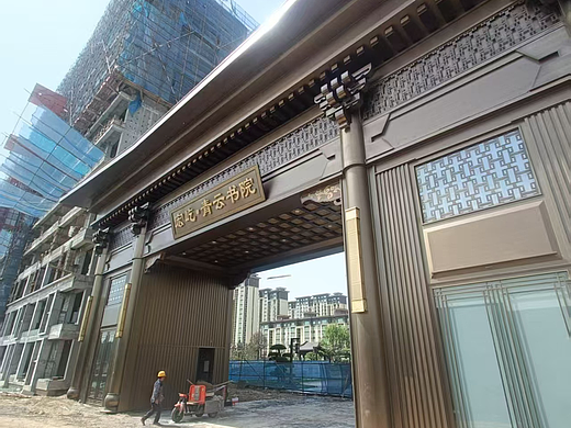 宏屹青云书院仿铜金属门楼临西建筑的仪式感与岁月沉淀