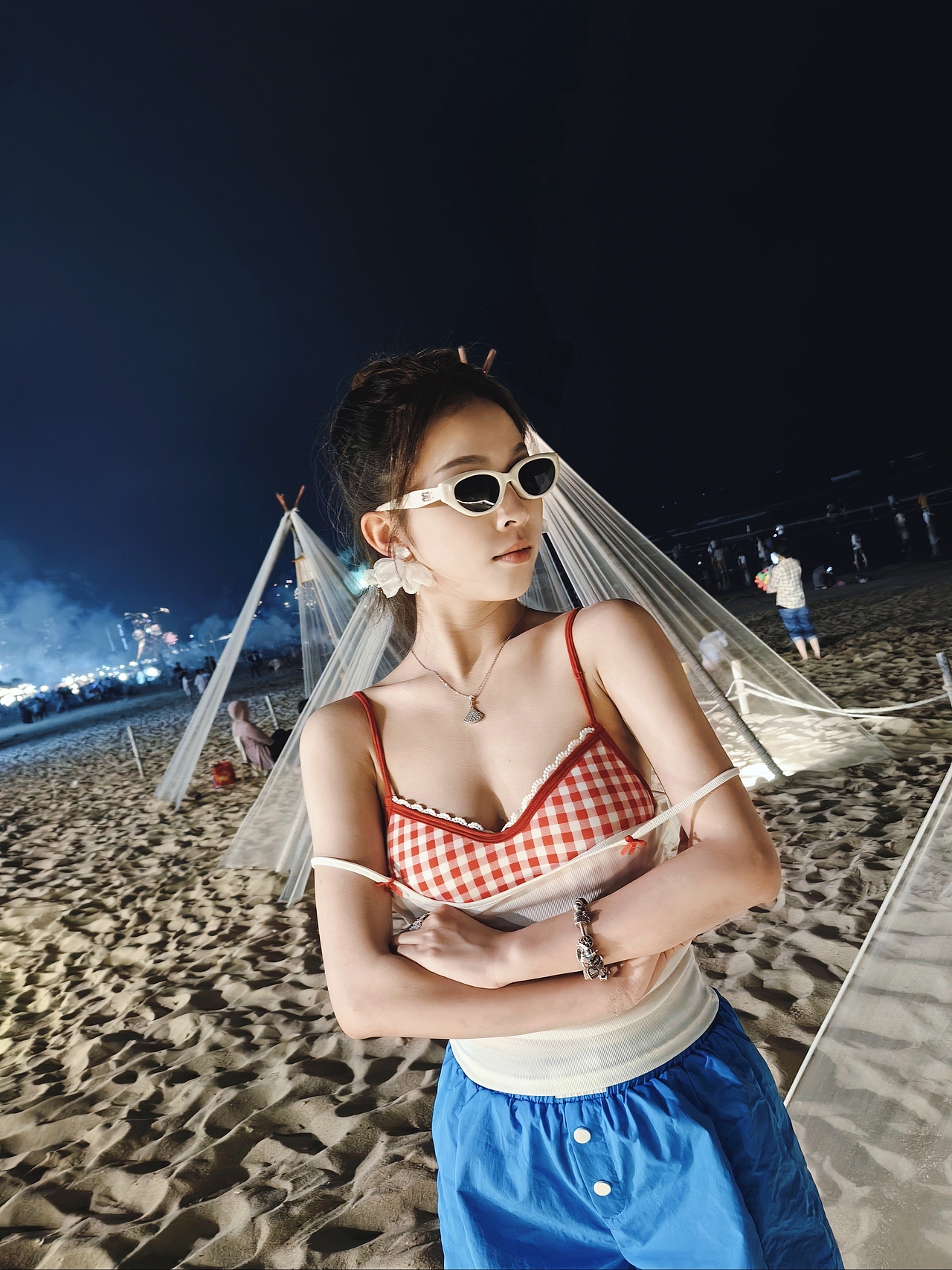 模特甜酷风拍摄姿势穿搭分享